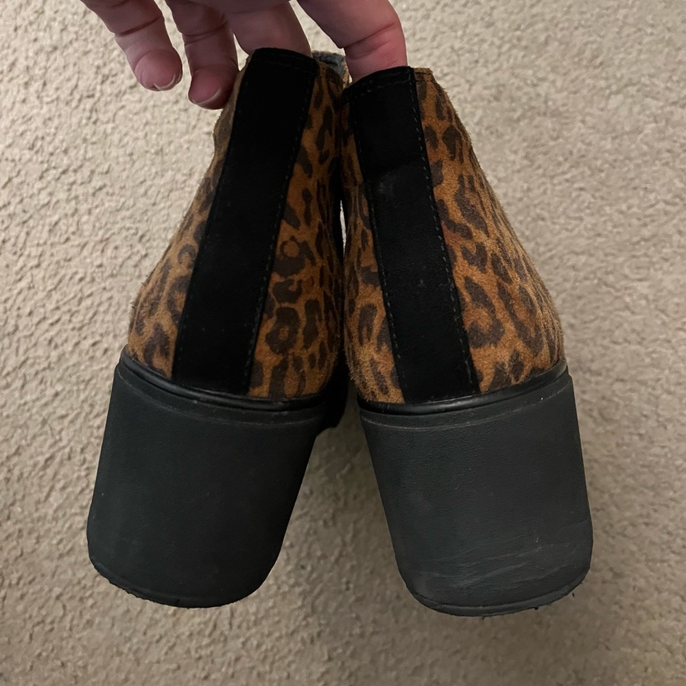 Clark’s Mazy Eastham leopard print suede upper booties with 2 1/2” wedge 11W - Picture 4 of 7